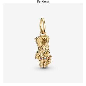 Pandora Marvel The Avengers Infinity Gauntlet Dangle Charm